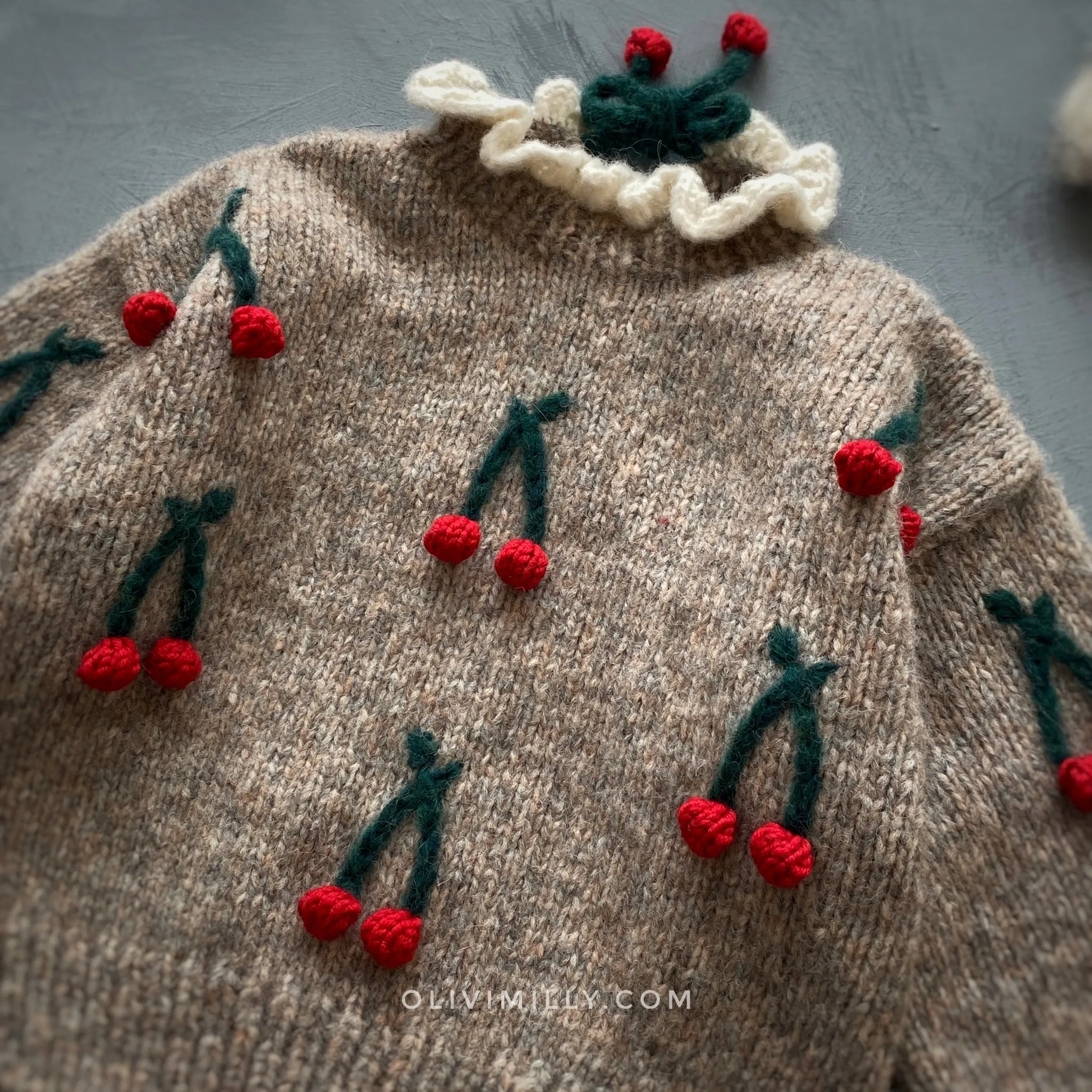 Cherries pullover | Beigebrown